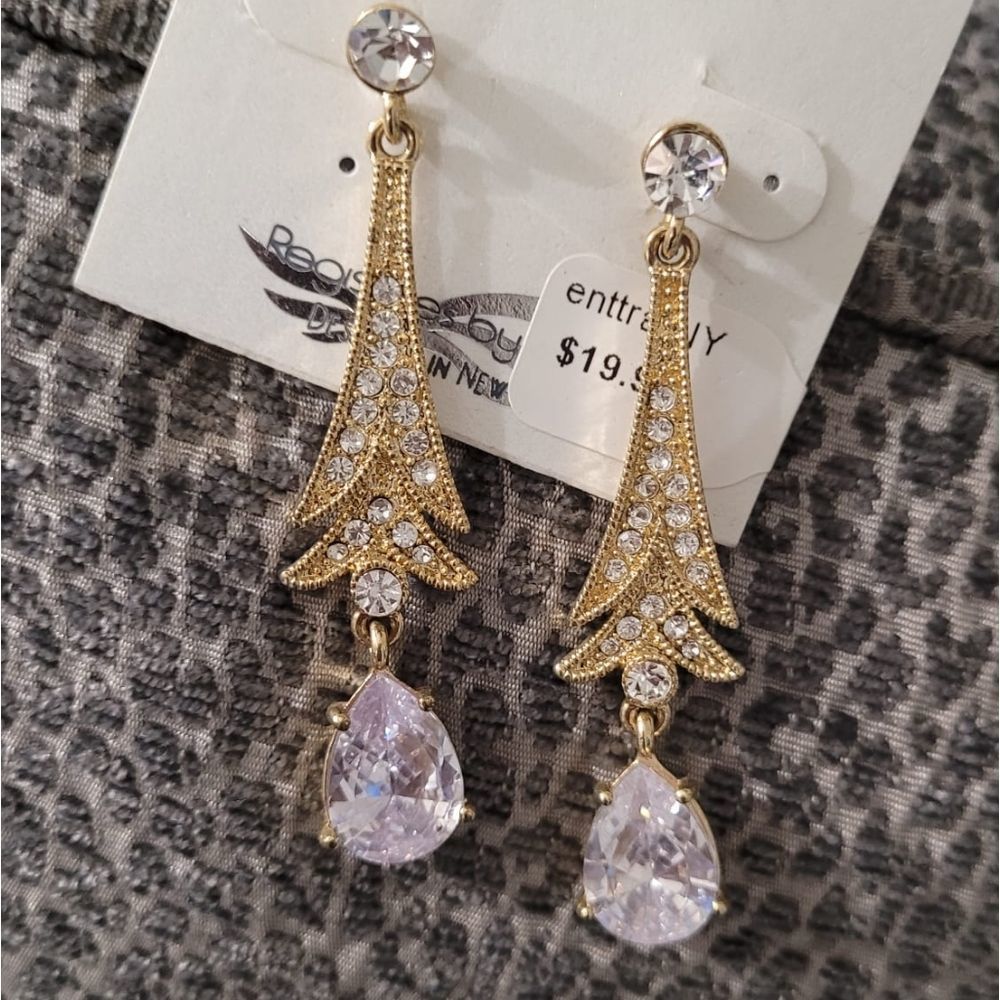 Designed in New York crystal ENTTRA Post at back I